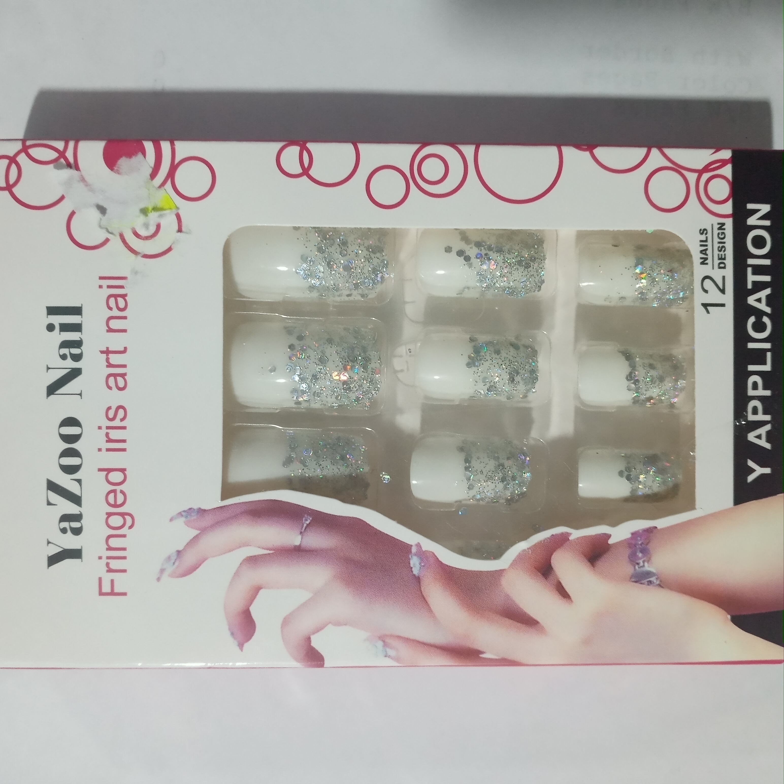Uñas postizas blancas con brillo